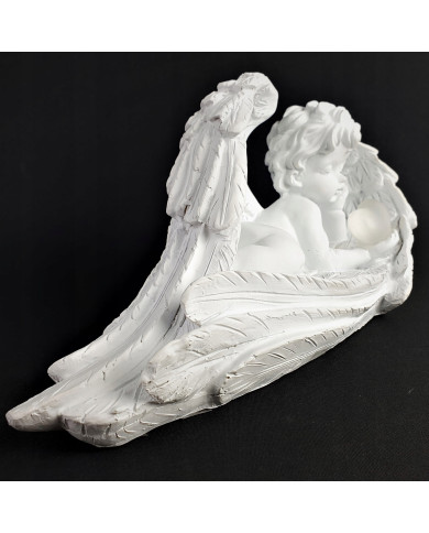 Piękna figurka leżącego Anioł z sercem LED - Anioł Serce 10