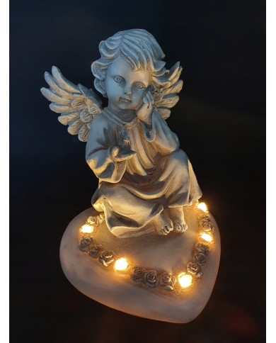 Figurka aniołka siedzącego na sercu z podświetleniem - Anioł Figurka 1