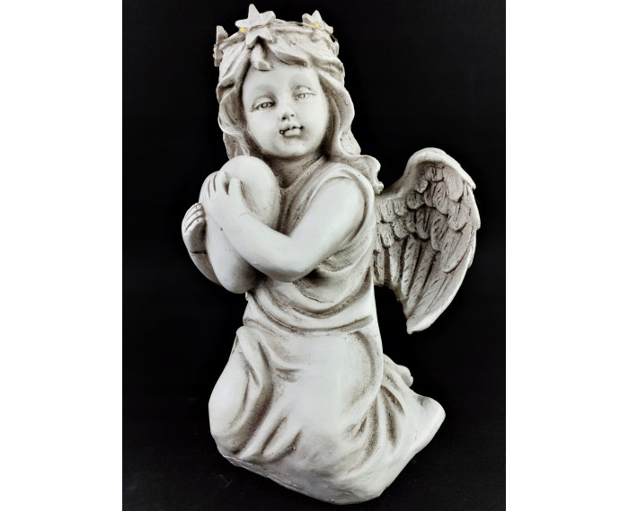 ​Duży Aniołek Świecący z Sercem LED – Figurka Dekoracyjna