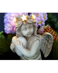 ​Duży Aniołek Świecący z Sercem LED – Figurka Dekoracyjna